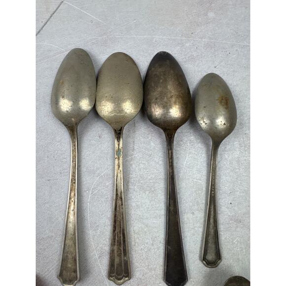Lot Vintage Mixed Silverplate Flatware Spoons Forks Tarnished Decor Upcycling - Picture 6 of 9